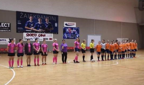 Startavo moterų salės futbolo varžybos