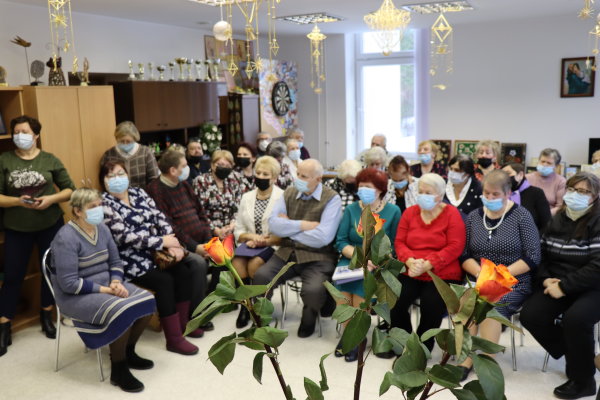 Jie moka švęsti  gyvenimą ir džiaugtis svarbiais dalykais