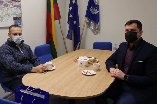 Meras susitiko su žinomu ignaliniečiu