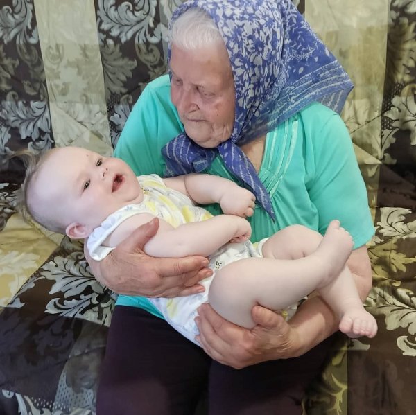 Proanūkę ir prosenelę skiria 100 metų