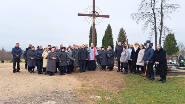 Pašventintas Kaniūkų kapinių kryžius