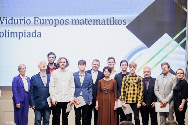 Valdovų rūmuose apdovanoti tarptautinių olimpiadų dalyviai 