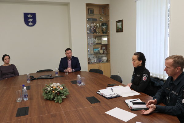 Susitikime su policijos pareigūnais