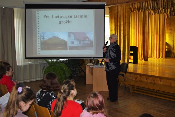 Per Lietuvą su tarmių grožiu