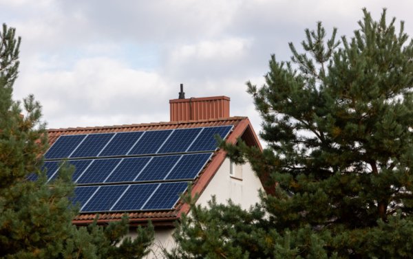 Parama ketinantiems įsirengti saulės elektrinę