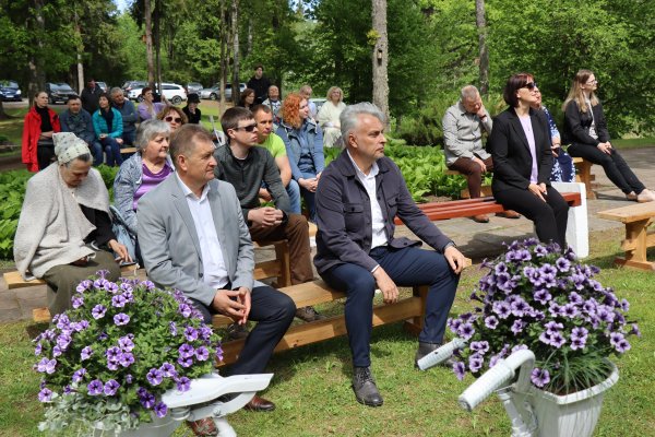 Šviesi diena Rojuje