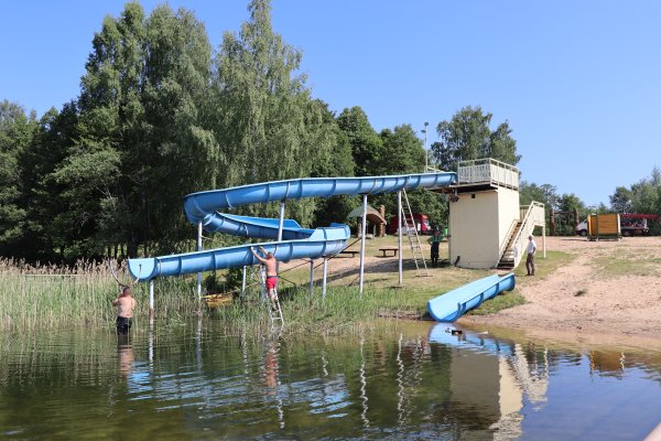 Demontuojama vandens čiuožykla
