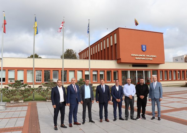 Svečiai iš tolimojo Tetri Ckaro