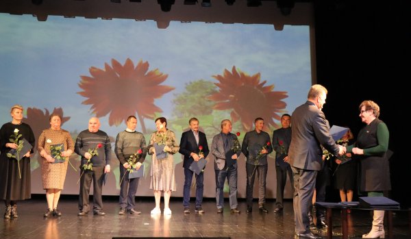 Pasveikinta ir padėkota