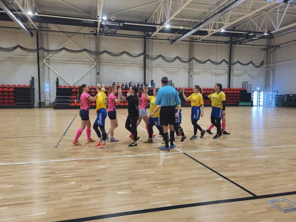 Startavo moterų salės futbolo pirmenybės