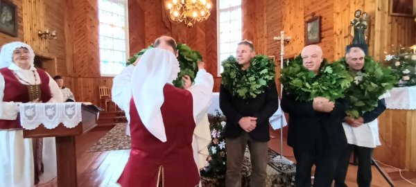 Pinkim Joninių vainiką