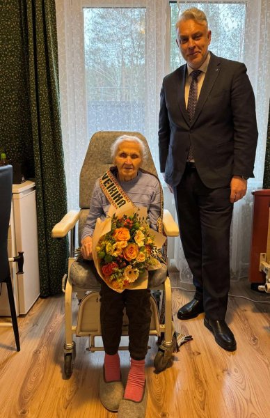 Pasveikinta šimtametė 