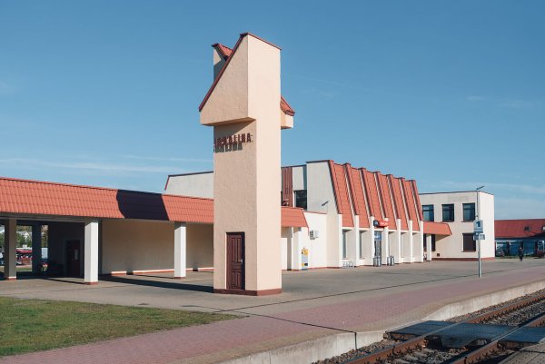 Dėl traukinių sustojimo