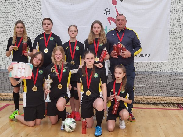 Jaunųjų futbolininkių pergalė!