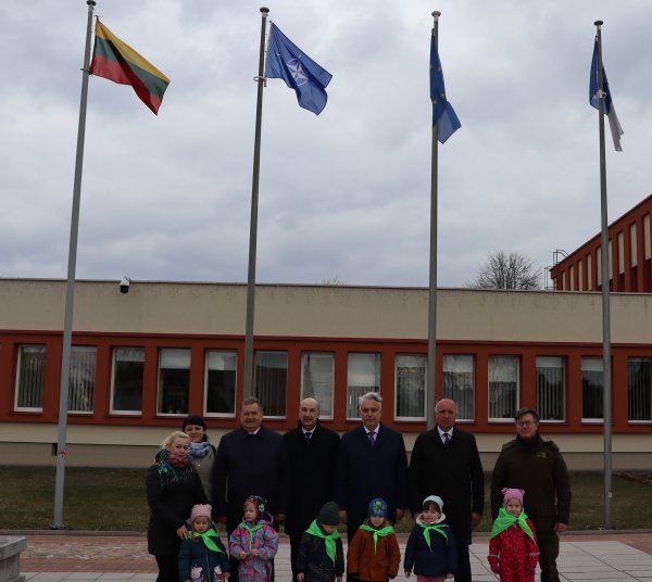 Iškelta NATO vėliava