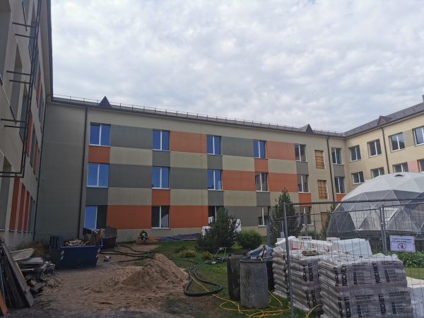 Gimnazija renovuojama