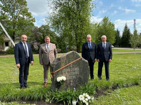 Atmintis, vienybė ir pagarba tautos istorijai